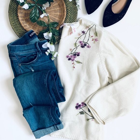 Vintage Sweaters - Vintage v neck floral chunky sweater